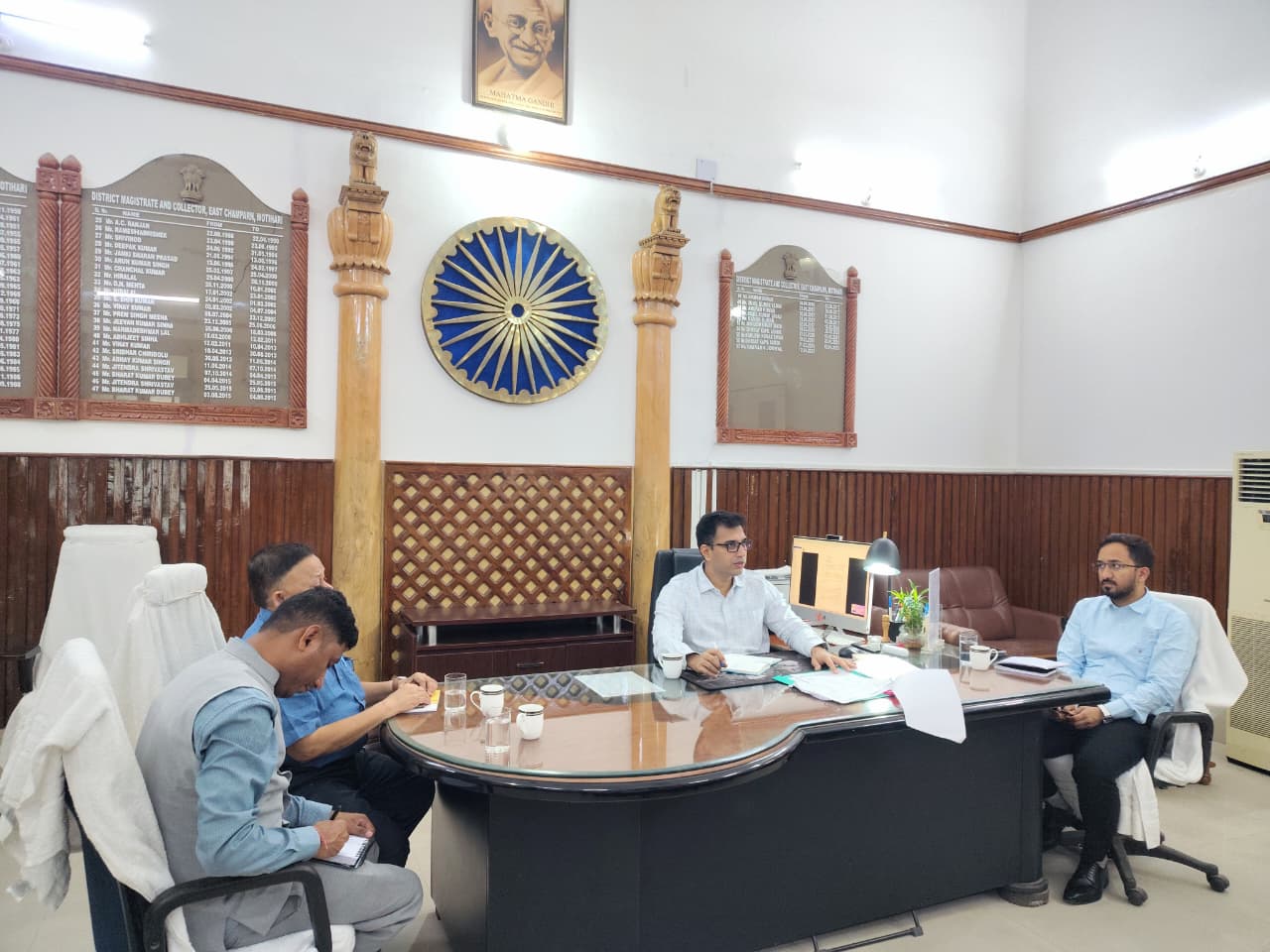 नीट-यूजी 2026 की तैयारियां तेज, डीएम ने केंद्राधीक्षकों संग समीक्षा बैठक की