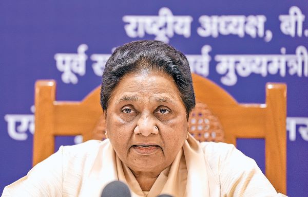 निजी लाभ पहुंचाने वाली 'रेवड़ियों', लुभावने वादे एवं घोषणाओं से बचकर रहें महिलाएं : मायावती