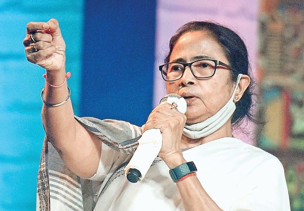 पार्टी नेताओं को 'नजरबंद' किया गया : ममता बनर्जी