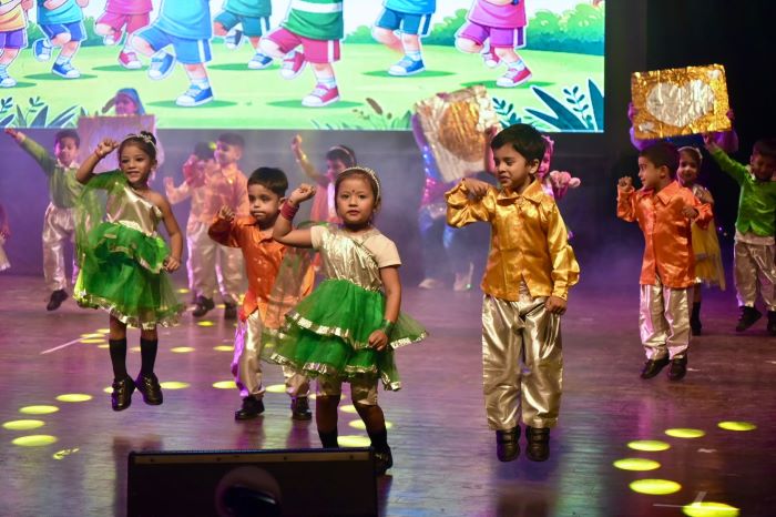 सीआरबी स्कूल के वार्षिकोत्सव ‘झंकार’ में विद्यार्थियों ने दी प्रस्तुतियां