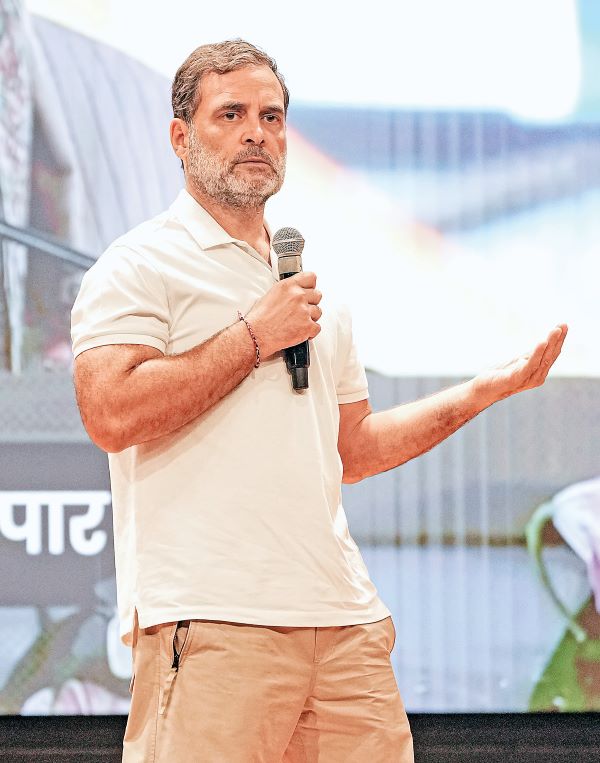 भाजपा ने कांग्रेस पर 'सत्ता परिवर्तन की साजिश' का आरोप लगाया, राहुल गांधी को 'गद्दार' कहा