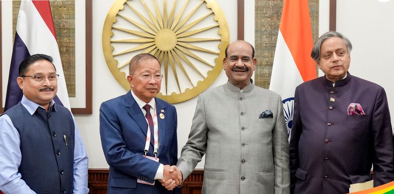 भारत और थाईलैंड के बीच शिक्षा, पर्यटन और रक्षा क्षेत्रों में सहयोग मजबूत करने पर चर्चा