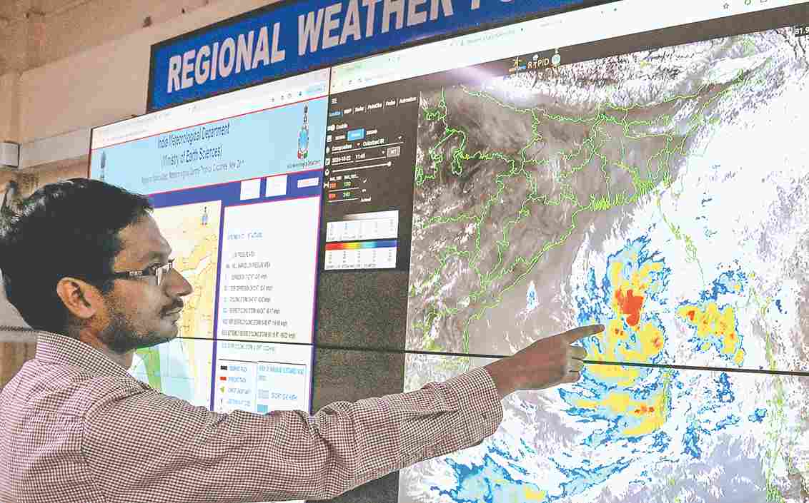 चक्रवात ‘दाना' ओडिशा में भीतरकनिका उद्यान और धामरा बंदरगाह के बीच दस्तक दे सकता है: आईएमडी
