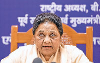 निजी लाभ पहुंचाने वाली 'रेवड़ियों', लुभावने वादे एवं घोषणाओं से बचकर रहें महिलाएं : मायावती