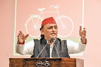 उत्तर प्रदेश में नौकरी, निवेश और रोजगार केवल अखबारों में दिख रहा : अखिलेश यादव