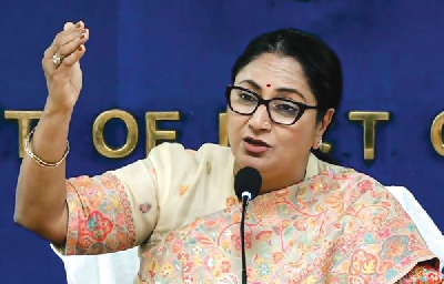 दिल्ली की मुख्यमंत्री रेखा गुप्ता ने अवैध निर्माण पर बुलडोजर चलाने का दिया निर्देश