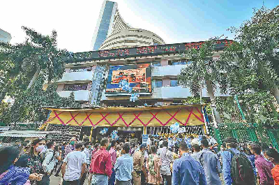 रुपया 10 पैसे की बढ़त के साथ 85.03 प्रति डॉलर पर बंद